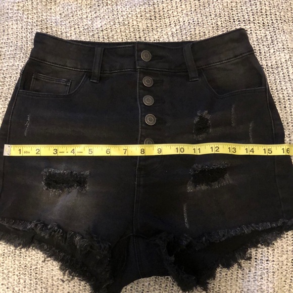 (SOLD) High-waisted shorts - Picture 6 of 6